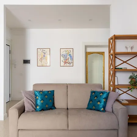 Iflat Elegant In Prati Apartment